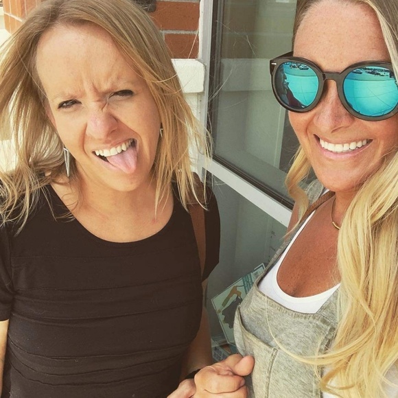 Meet your Posher, Heather - Picture 1 of 8